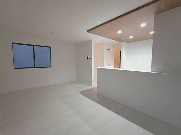 ご家族みんながゆったりくつろげる広々リビング。 