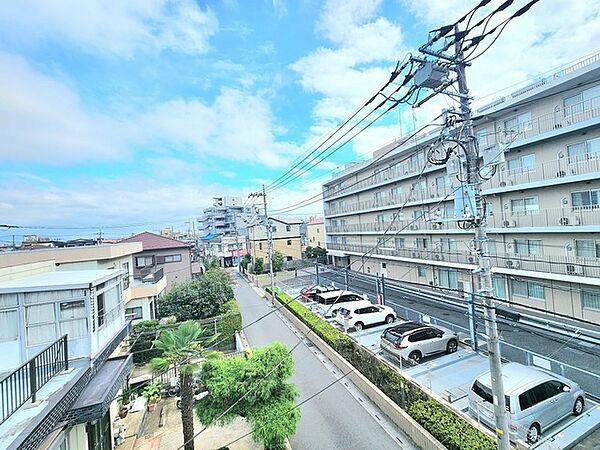 開放的な空が広がり穏やかな街並みを見渡す心地よい眺望