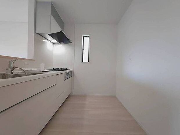 清潔感あふれる空間に、穏やかな光が満ちています。