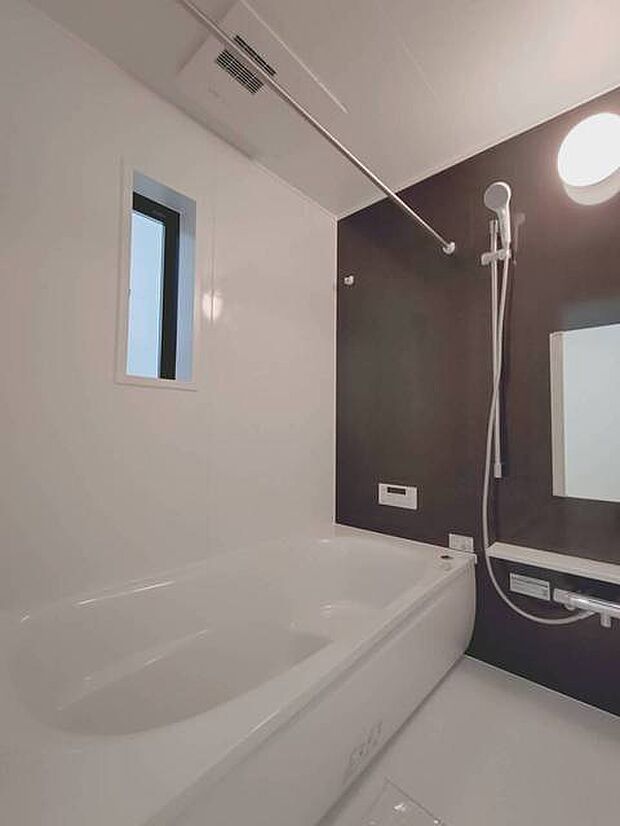 落ち着きのある空間で、ゆったりとくつろげるバスタイムを。