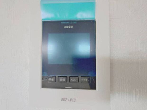 訪問者の気配を伝える、安心感のあるエントランス