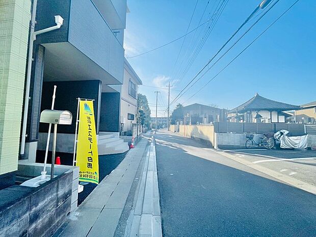 モダンな外観が印象的な、落ち着きのある佇まい。