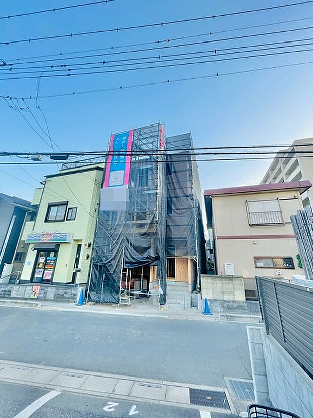 リビング内にも収納が2か所あり、収納には困らない間取りになっています