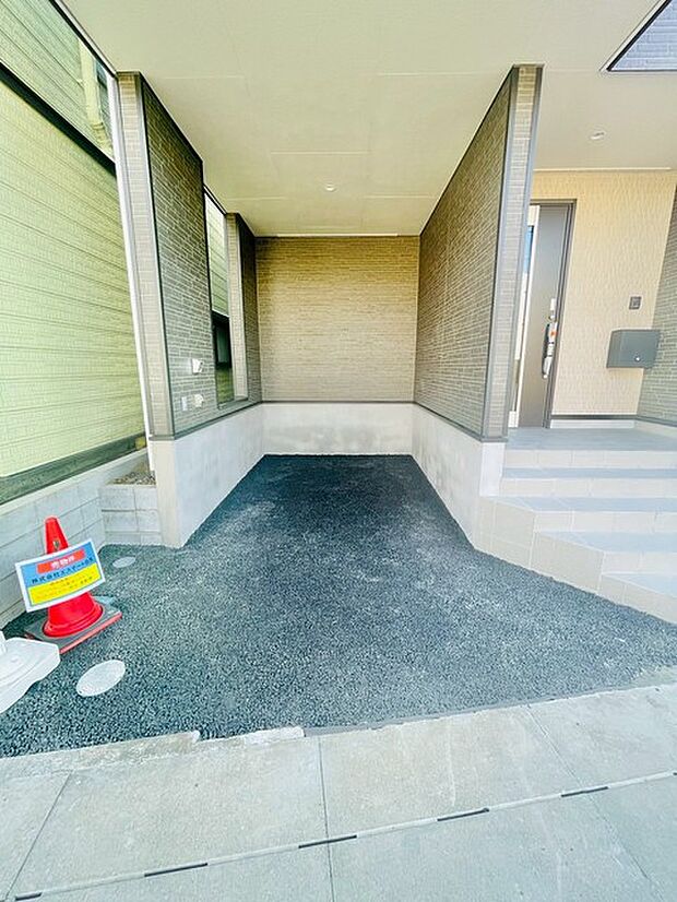 モダンな素材感が都会的で洗練された佇まいを演出