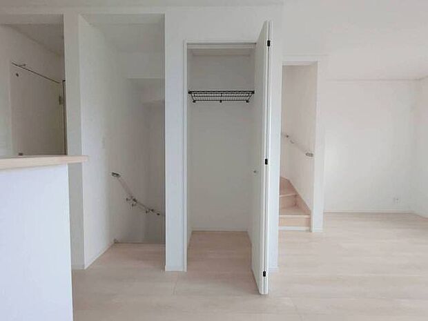 白を基調とした空間に、穏やかな空気が流れています。