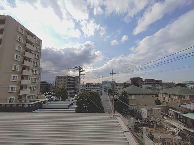 広がる空と街並みが、開放感あふれる毎日を彩ります。