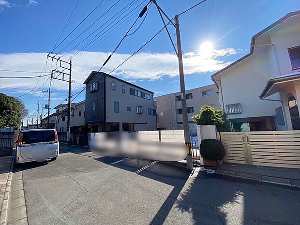 前面道路含む外観