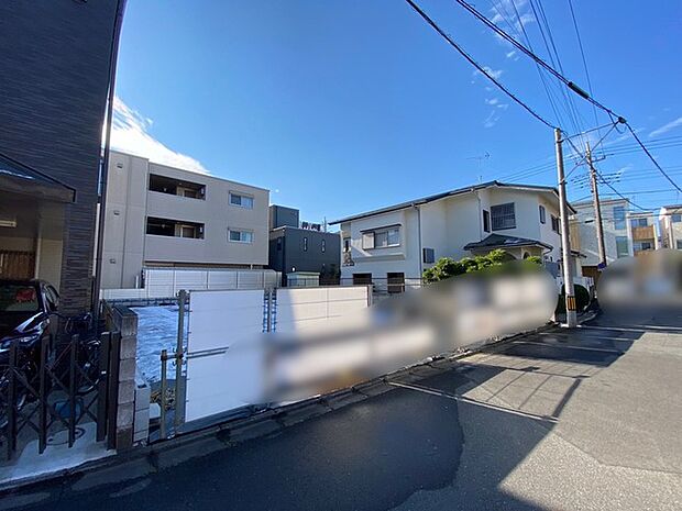 前面道路含む外観