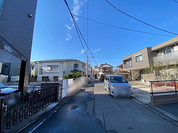 前面道路含む外観