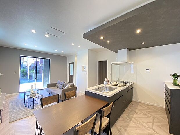 開放感と採光にこだわった広々LDK。