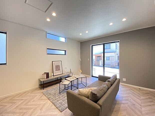 ご家族みんながゆったりくつろげる広々リビング。