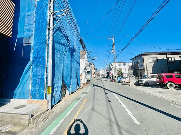 前面道路含む外観