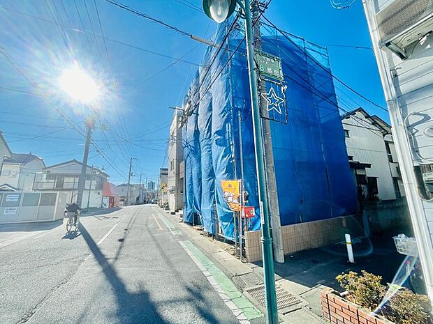 前面道路含む外観