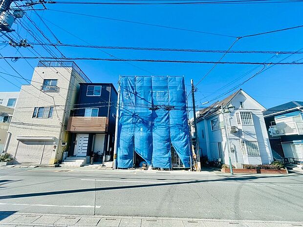 前面道路含む外観