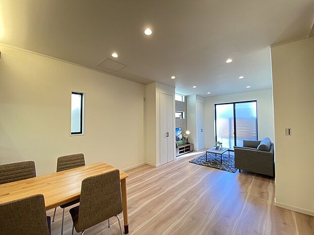 開放感と採光にこだわった広々ＬＤＫ。 