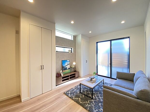 ご家族みんながゆったりくつろげる広々リビング。 