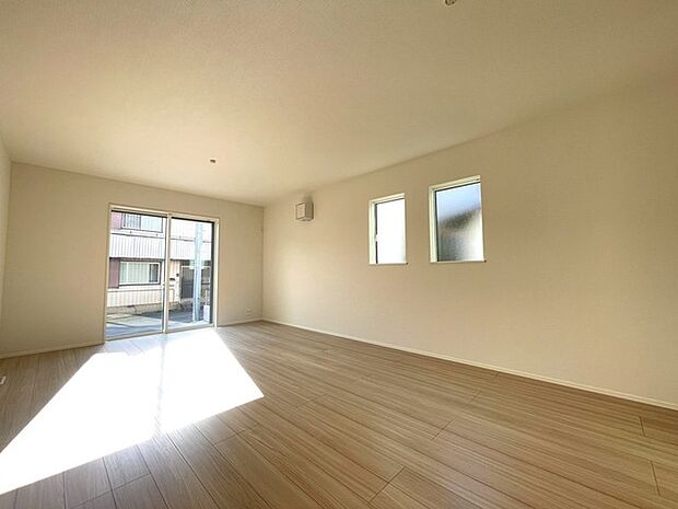 ご家族みんながゆったりくつろげる広々リビング。