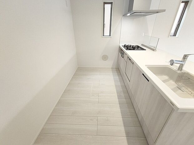 お子様と並んで料理をしても余裕のゆとりのキッチン