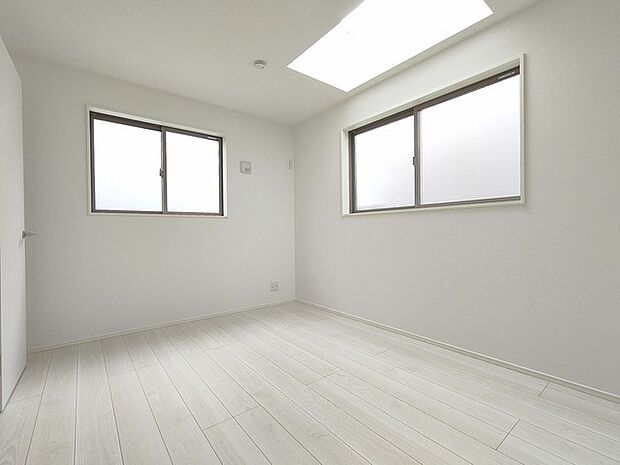 たっぷりの陽光と、心地よい風が舞い込みます。