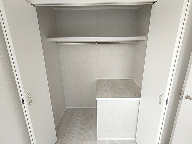 季節ごとの大物もしまえるたっぷりの収納スペース。