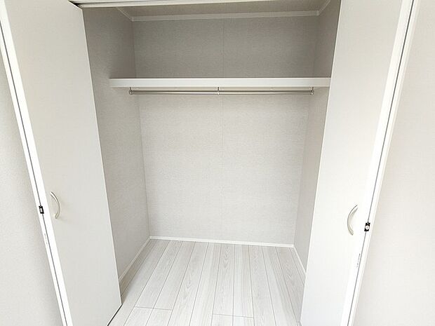 部屋ごとに設けた収納は、住みやすさへのこだわり。