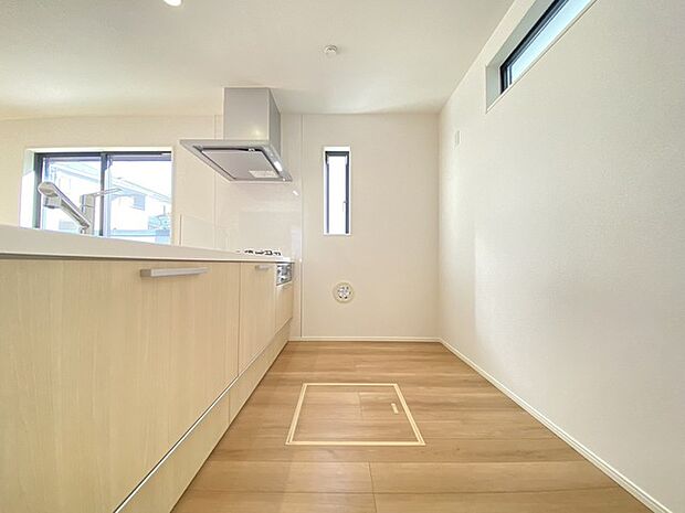 お子様と並んで料理をしても余裕のゆとりのキッチン 