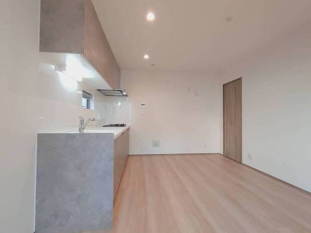 お子様と並んで料理をしても余裕のゆとりのキッチン