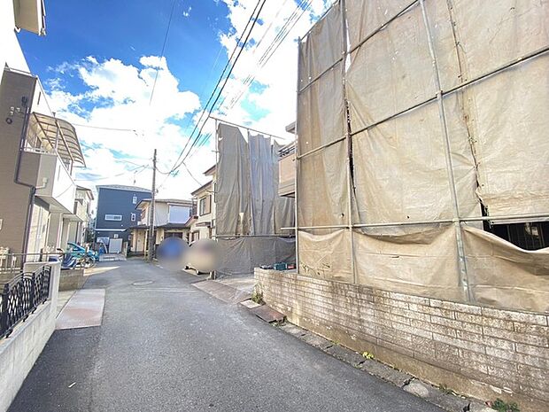 前面道路含む外観