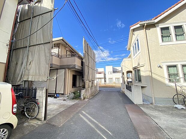 前面道路含む外観