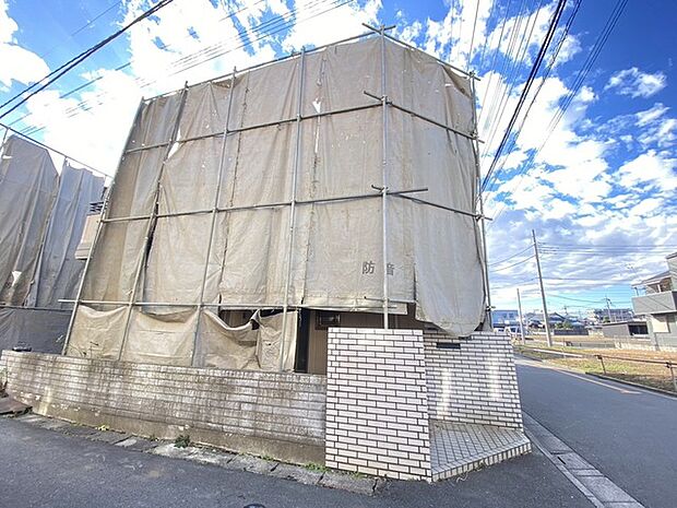 前面道路含む外観