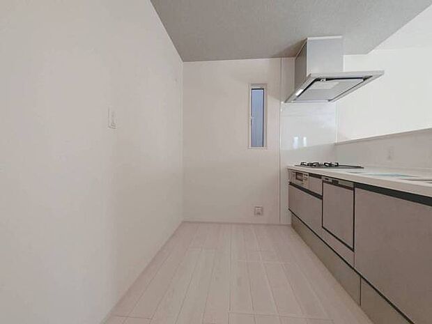 お子様と並んで料理をしても余裕のゆとりのキッチン 