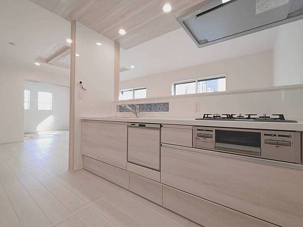 料理をしながらでもご家族との会話を楽しめる対面キッチン。