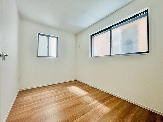 洋室は子供部屋にもちょうどいいサイズ感。