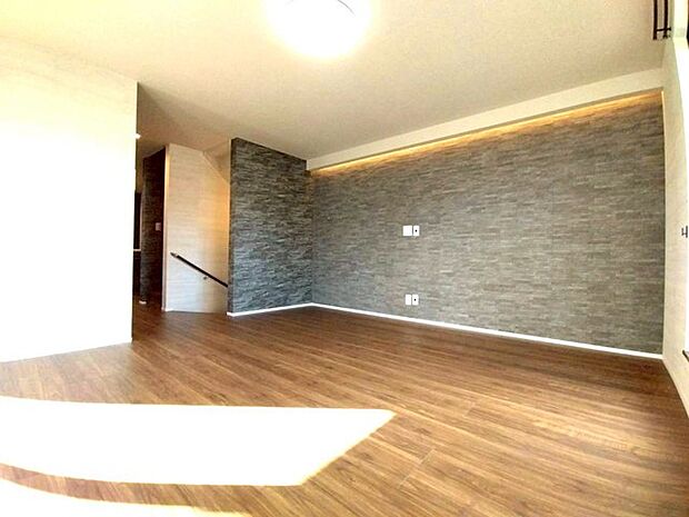 ご家族みんながゆったりくつろげる広々リビング。 