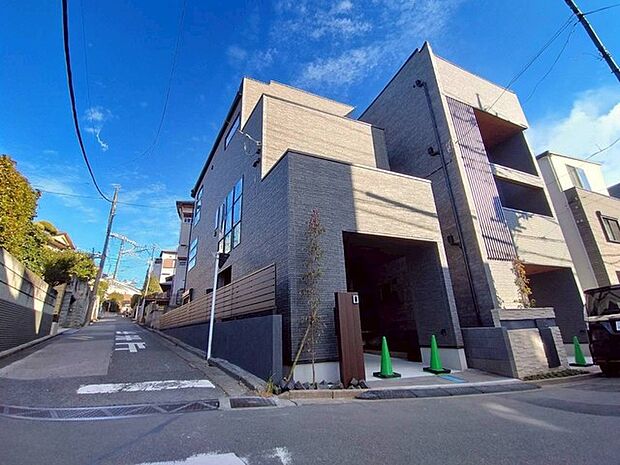 風通し・日当たりに優れる角地。開放感をお楽しみください。 