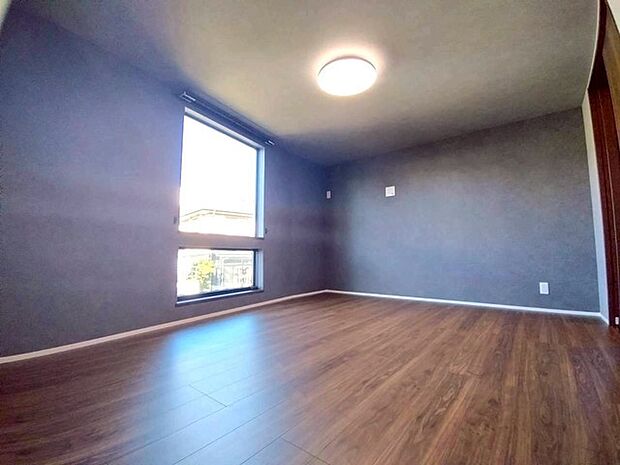 たっぷりの陽光に包まれる明るい住まい。