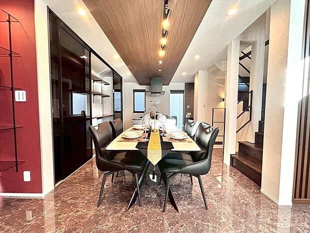 ご家族みんながゆったりくつろげる広々リビング。