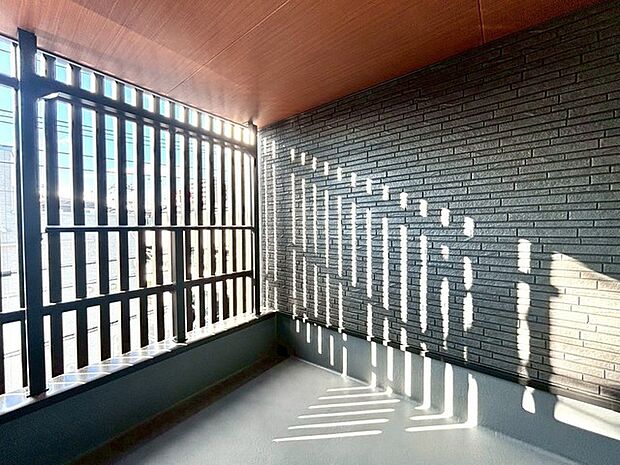 ■ ビルトインガレージ ■ 雨風から大切な愛車を守ります