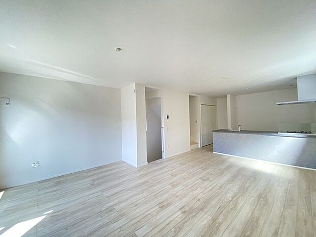 柔らかな光が空間に広がり、心地よい穏やかさを感じさせます