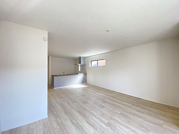 ご家族みんながゆったりくつろげる広々リビング。