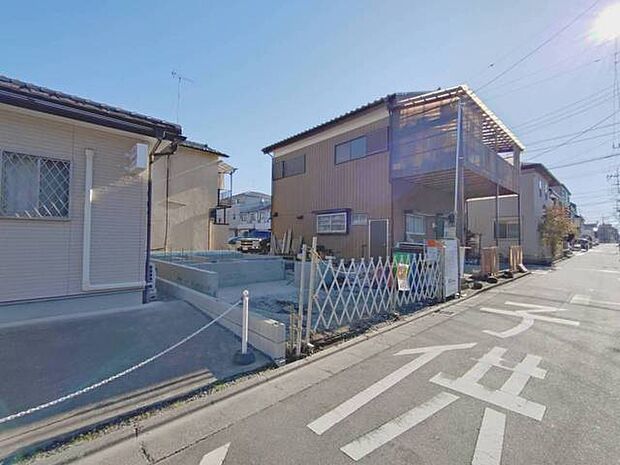 前面道路含む外観