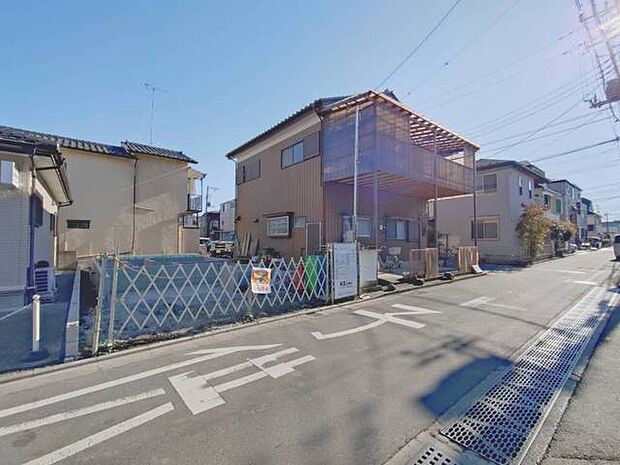 前面道路含む外観