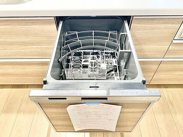 省エネ ・ 衛生的な食器洗乾燥機付。