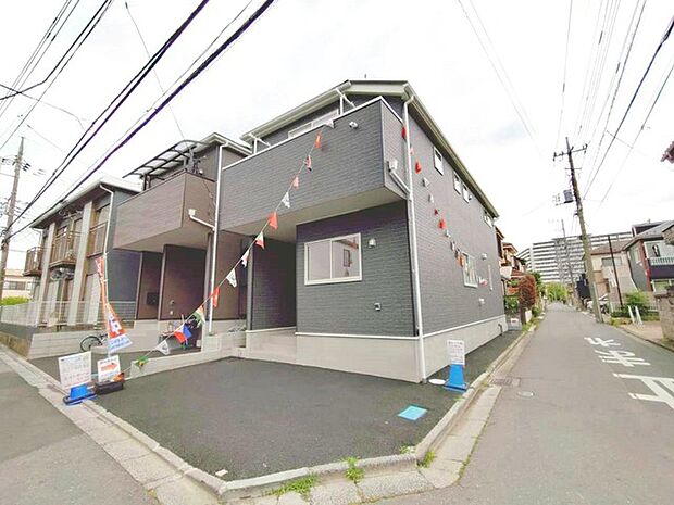 角地につき、開放感に恵まれる住居がここに。 