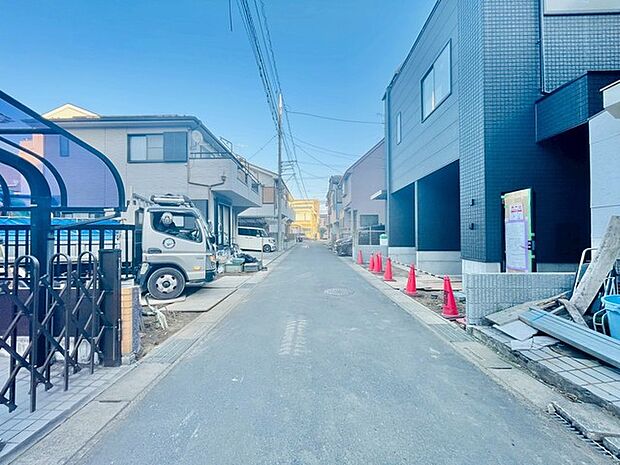 前面道路含む外観