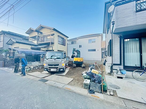 前面道路含む外観