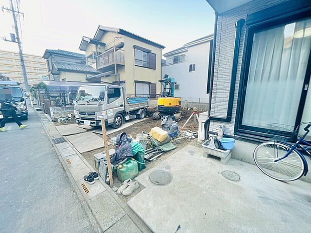 前面道路含む外観