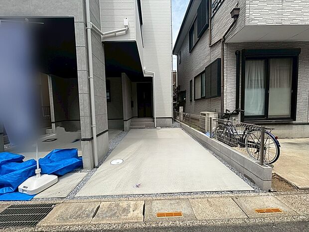 セカンドカーにも便利、駐車2台可の敷地。