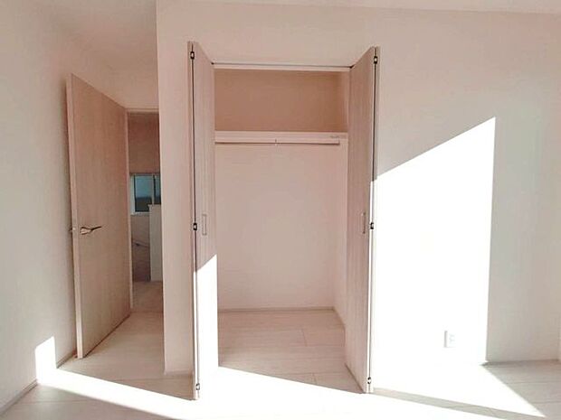 ご家族の思い出も大切にしまっておけるたっぷり収納。 