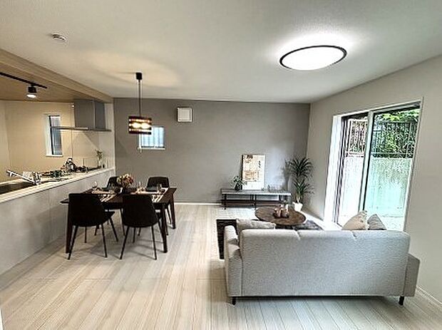 開放感と採光にこだわった広々LDK。